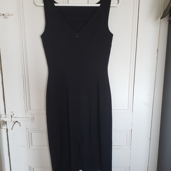 Perfect black dress - Picture 7 of 8